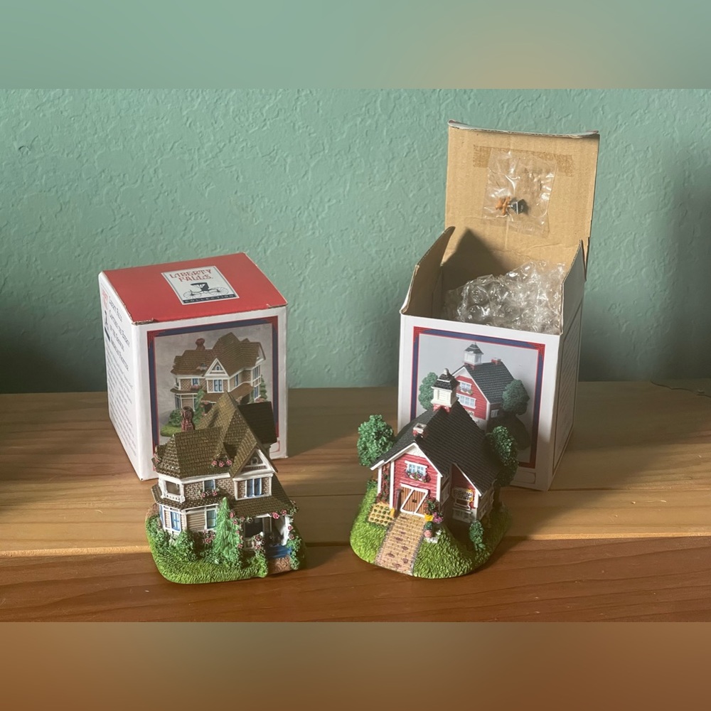 Liberty Falls Collection. The Pottery Shop, The Cummings House 3.5” New 2002